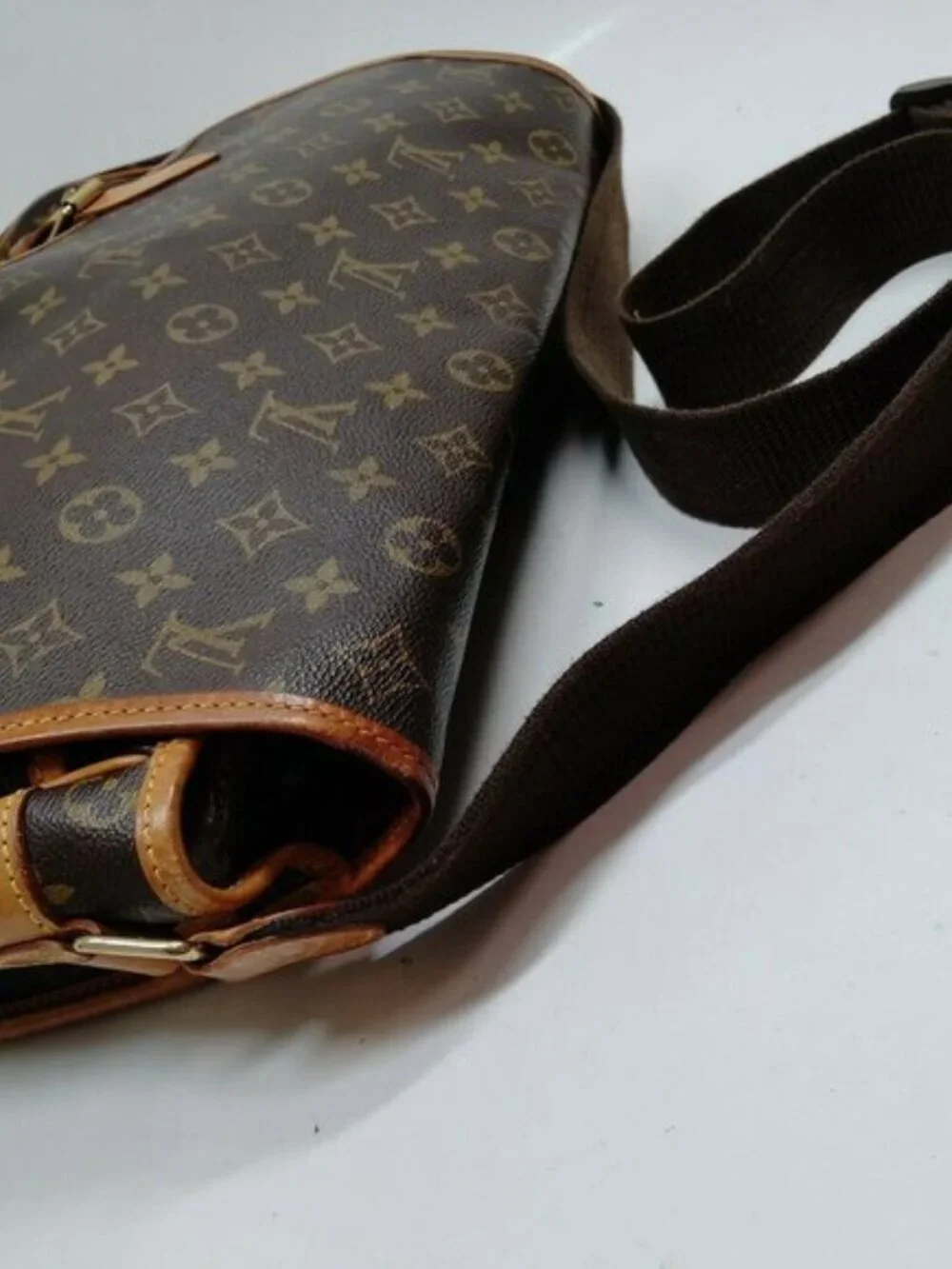 Louis Vuitton Gibeciere GM shoulder bag